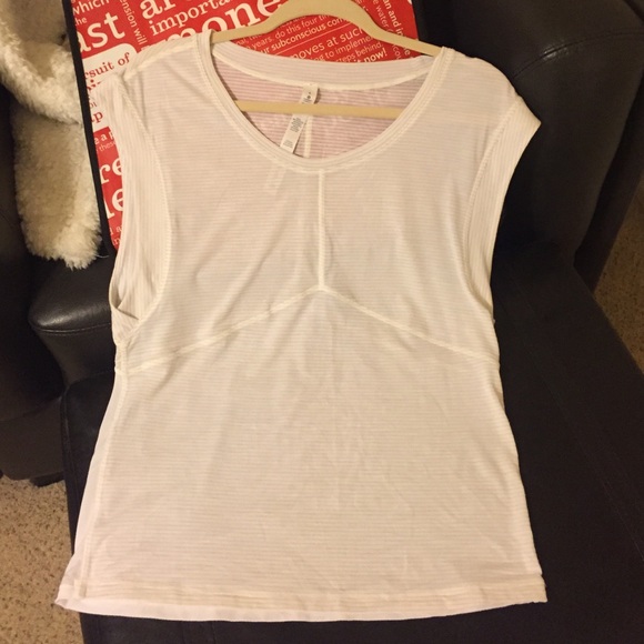 Lululemon Tee NWOT