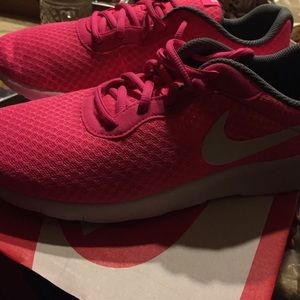 💥SOLD💥Nike Tanjun running shoes