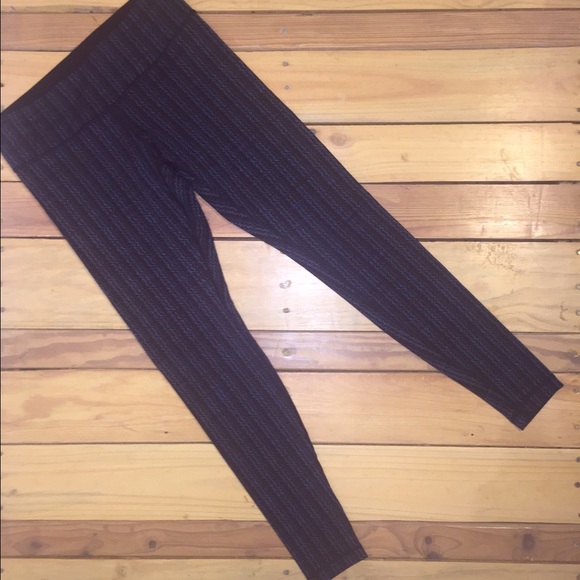 🎉sold🎉Like new Lululemon iggy wiggy wunder under - Picture 2 of 3