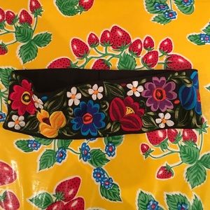 Embroidered belt (Velcro)