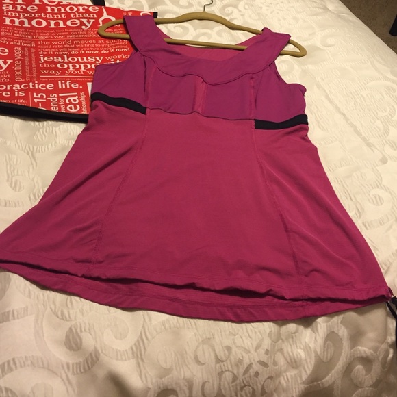 Lululemon top
