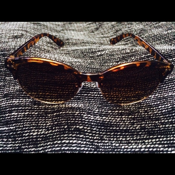 Tortoise Shell Half-Rim Sunglasses