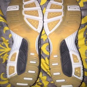 Volleyball court shoes