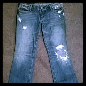 Hollister jeans aged denim size 5s can fit 3-5.