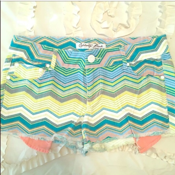 On Point Chevron Shorts - Picture 4 of 4