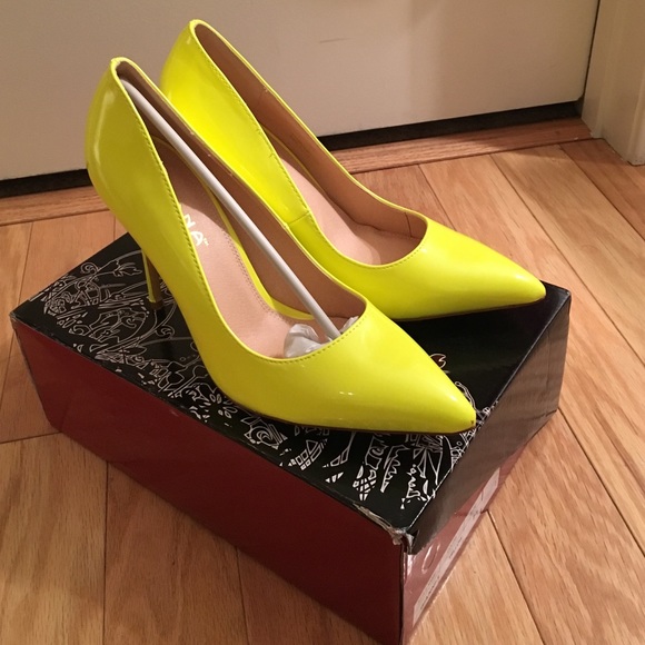 NWT LILIANA 👠 Neon Pump (NEW)