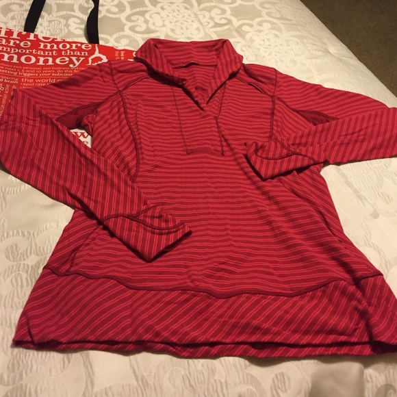 Lululemon pull over half zip