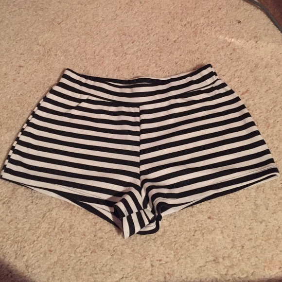 ✨Charlotte Russe Black & White Striped Shorts✨