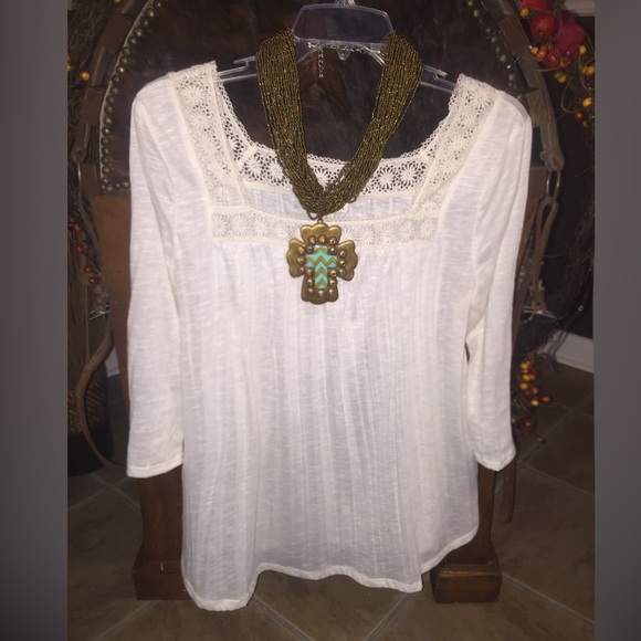 LA Hearts crotchet neck line top & 3/4 sleeves