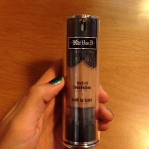 Kat Von D lock it foundation