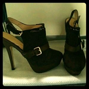 Brown slingback heals