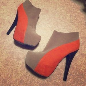 SALE! ❤️💋tri- color platform heels