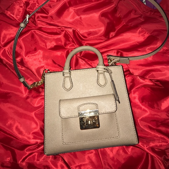 Michael Kors Handbags - Michael Kors messenger bag