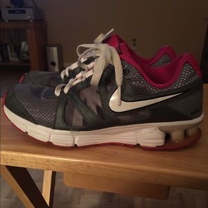 NikeREAX - grey/pink - woman's size 8
