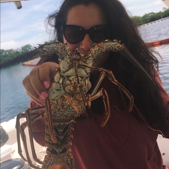 Meet the Posher! Meghan Lucy 🌻🌊🐚 - Picture 8 of 8