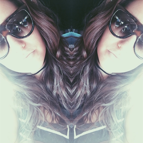 Meet the Posher! Meghan Lucy 🌻🌊🐚 - Picture 6 of 8