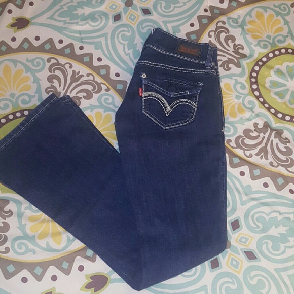Dark Wash Boot cut Levi's Jean