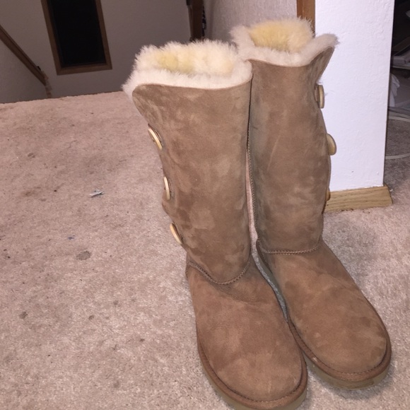 Ugh boots size 9 - Picture 2 of 4