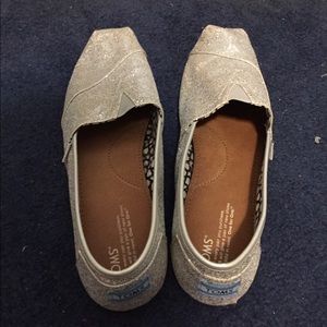 Toms
