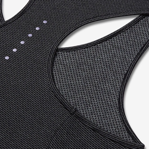 NEW Nike Aeroreact Workout Tank 😍 - Picture 2 of 4