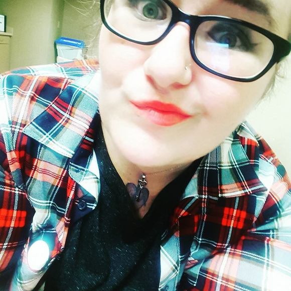 Meet your Posher, Megan - Picture 1 of 1