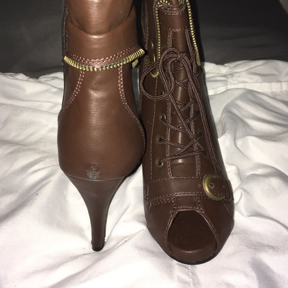 ‼️SOLD‼️NWOT Brown faux leather booties - Picture 2 of 4