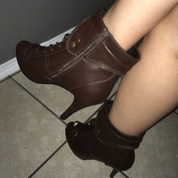 ‼️SOLD‼️NWOT Brown faux leather booties - Picture 4 of 4