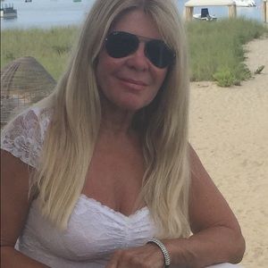 Meet your Posher, Debra