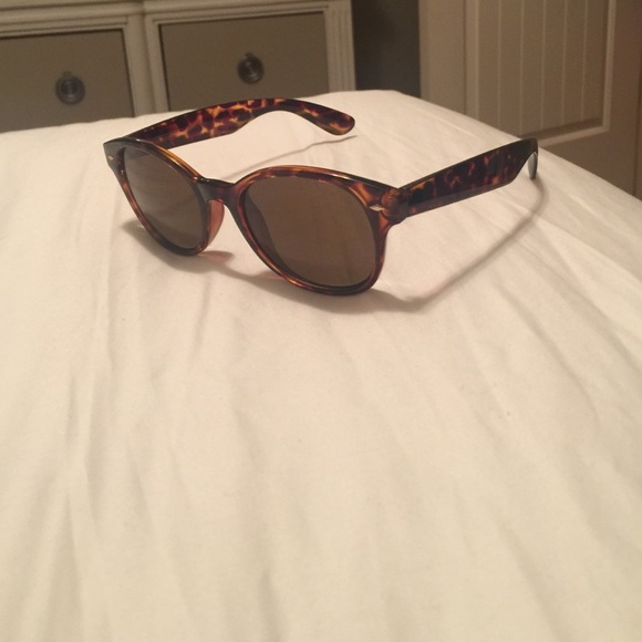 7 for all man kind sunglasses. - Picture 2 of 3