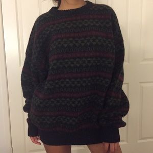 • VINTAGE 90's • Oversized Sweater