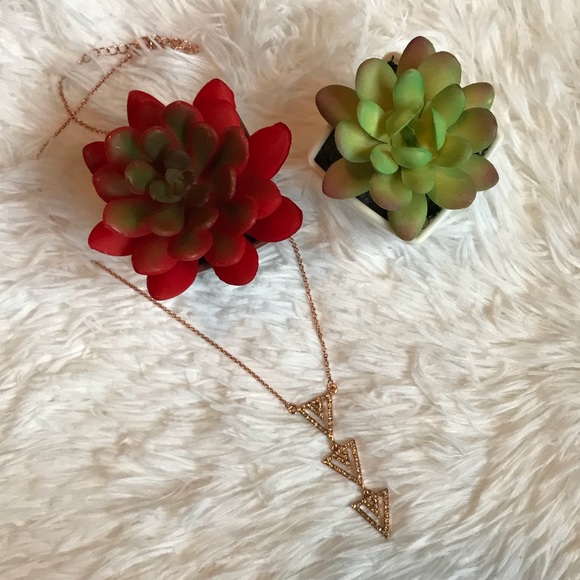 🎈Sale✨ROSE Gold Delicate 3 Triangle Necklace - Picture 8 of 8