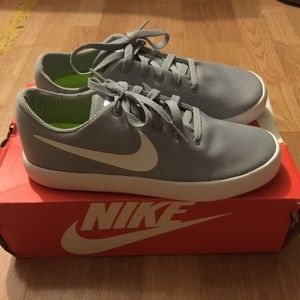Nike Essentialist Canvas