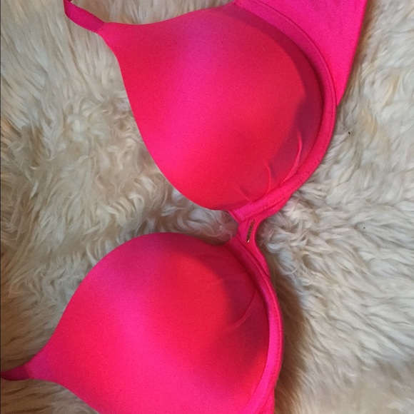 Victoria's Secret bra 👙💕🌷 barely worn 32D