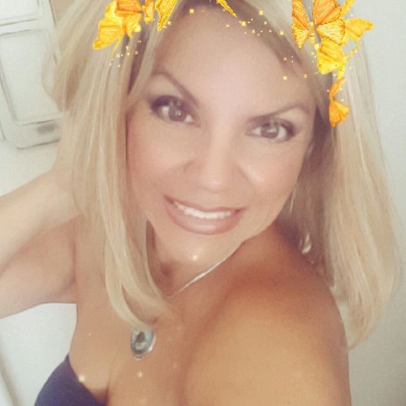 Meet your Posher, Carla - Picture 1 of 1