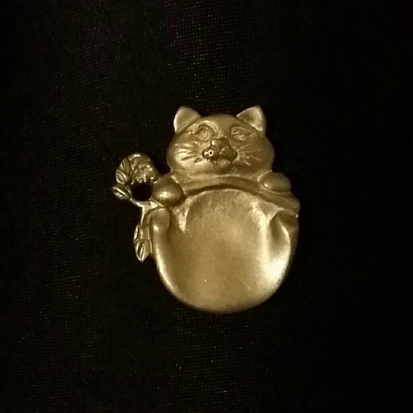 Vintage pewter cat pendant