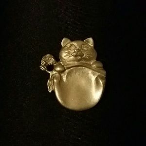Vintage pewter cat pendant