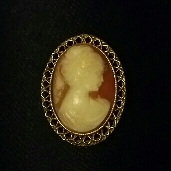 Cameo pin