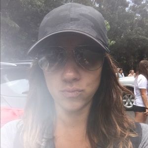 Meet your Posher, Sinem