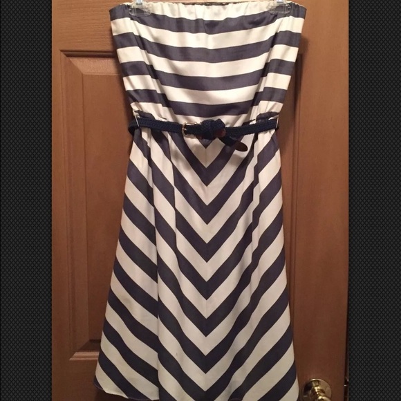 Limited: NWT Strapless Chevron Belted Dress