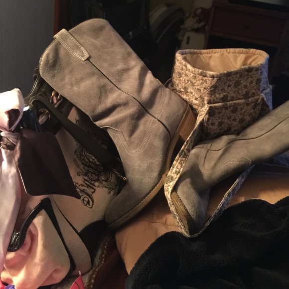 Cowboy boots/Juicy purse/ Vera Bradley knock off. - Picture 2 of 4