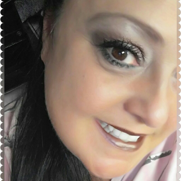 Meet your Posher, Karen - Picture 2 of 2