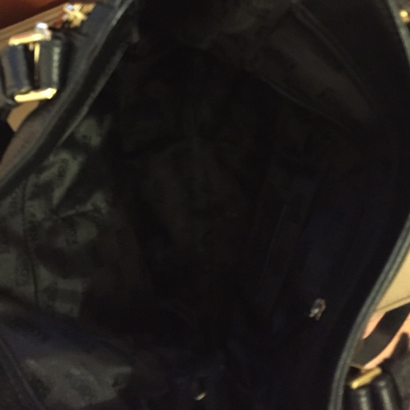 Authentic Michael Kors Essex bag