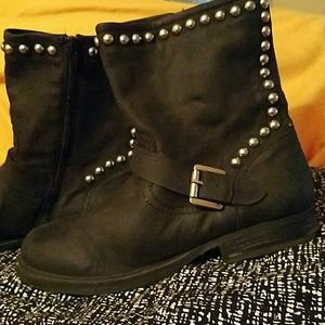 Steve Madden Leather studded Boots