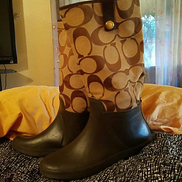 Coach rain boots Brown size 11 good condition