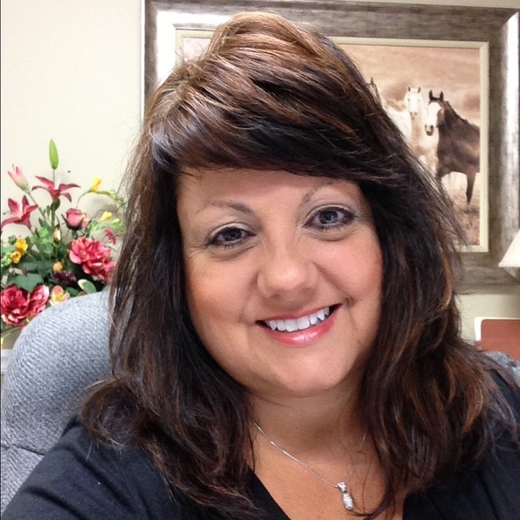 Meet your Posher, Laurel