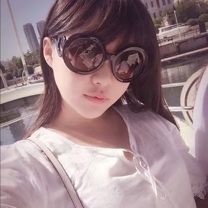 Meet your Posher, Amaia