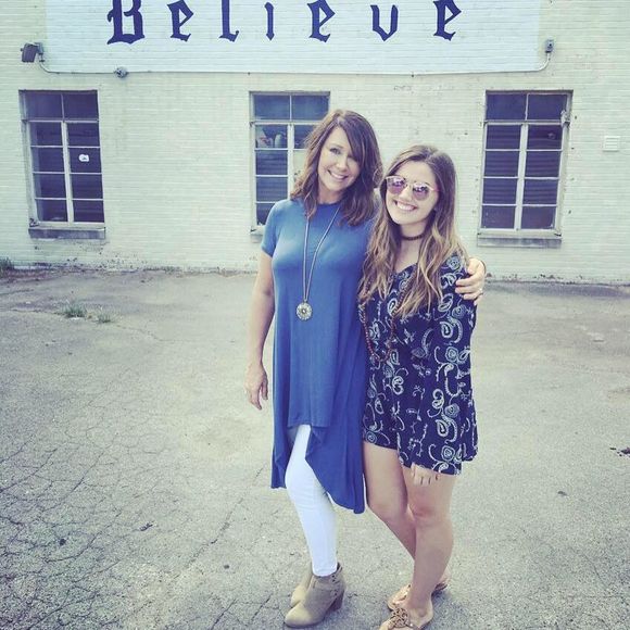 Meet your Posher, Jackie - Picture 2 of 3