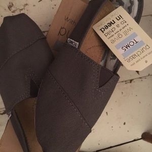 BNIB TOMS woman's Size 9 Canvas, Color: Ash