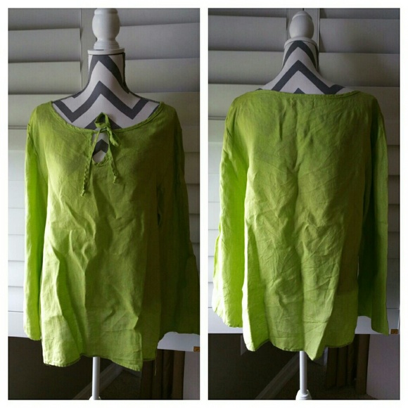 NWOT Green Bohemian Lagen Top