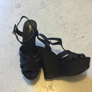 Black wedge